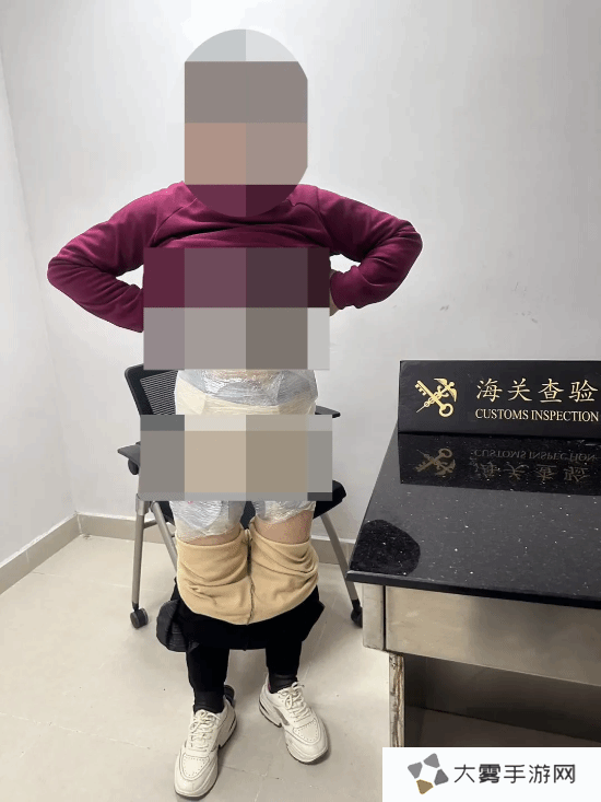 女子贴身绑藏《怪物猎人荒野》光盘入境被查：整整156张